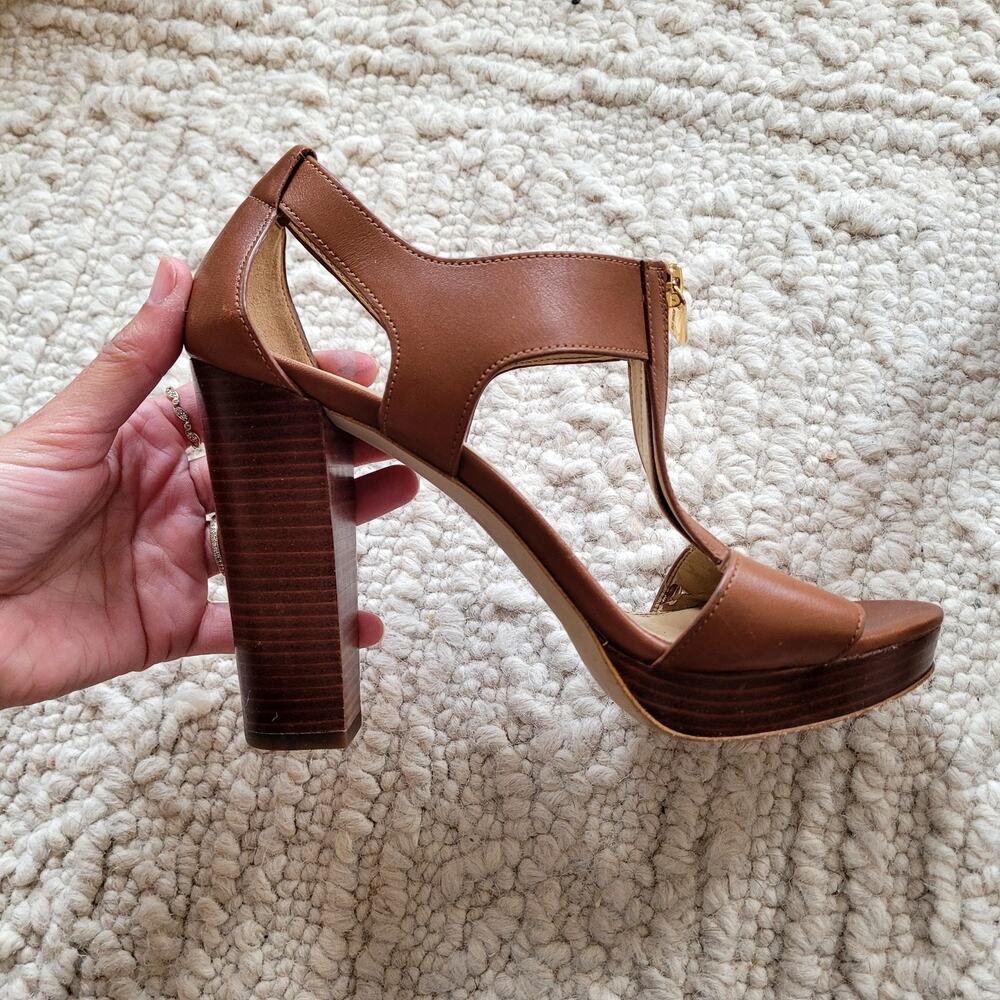 Micheal Kors Berkeley T-Strap Platform Leather Sandal Heels Sz 8.5